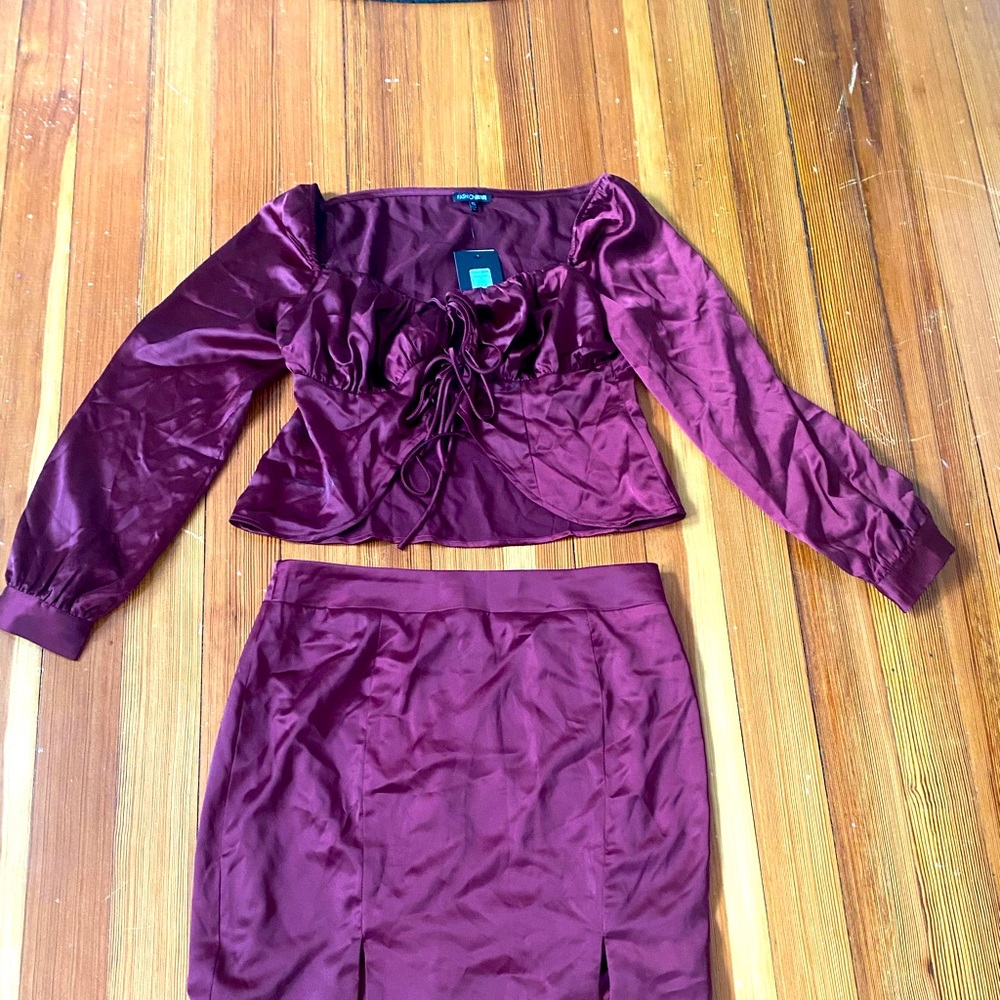 Really cute top and mini skirt satin set. Perfect for summer night out.